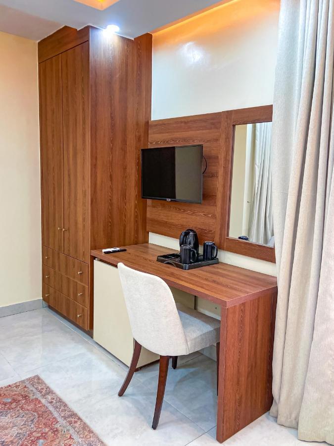Plush Hotel,Абуджа Экстерьер фото