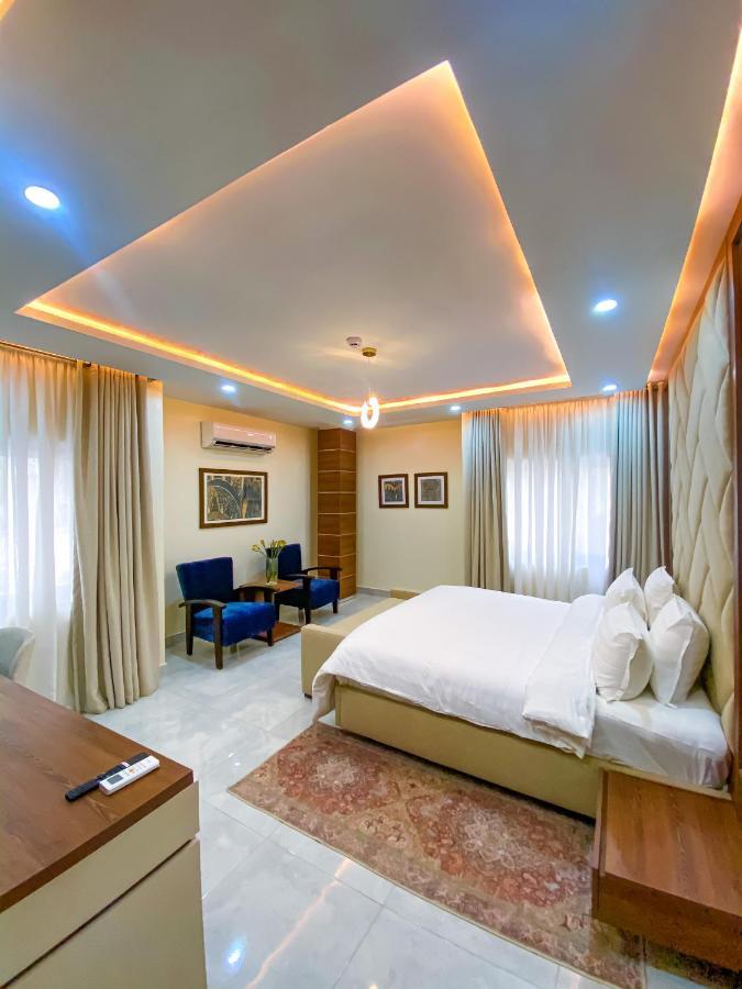 Plush Hotel,Абуджа Экстерьер фото