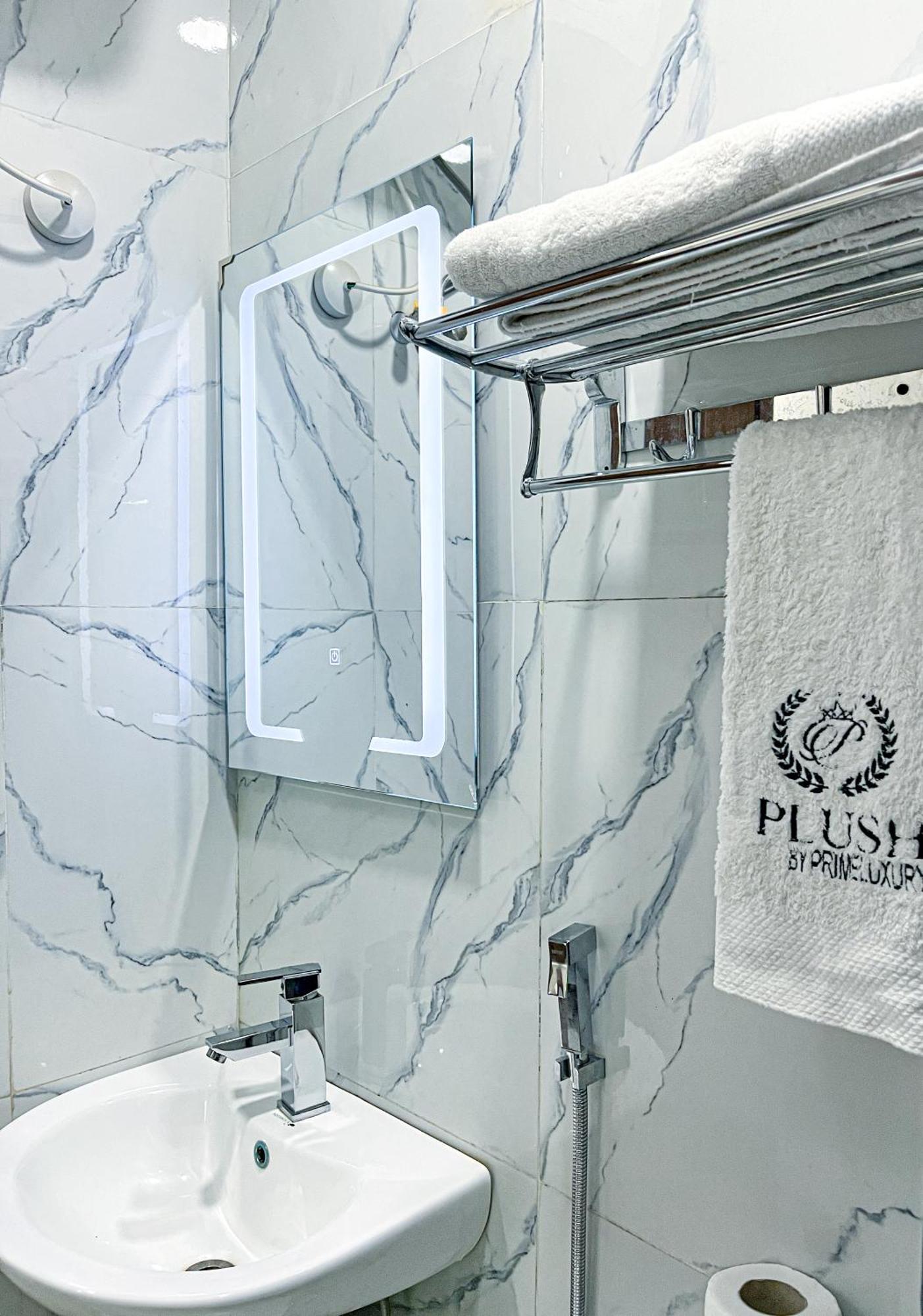 Plush Hotel,Абуджа Экстерьер фото